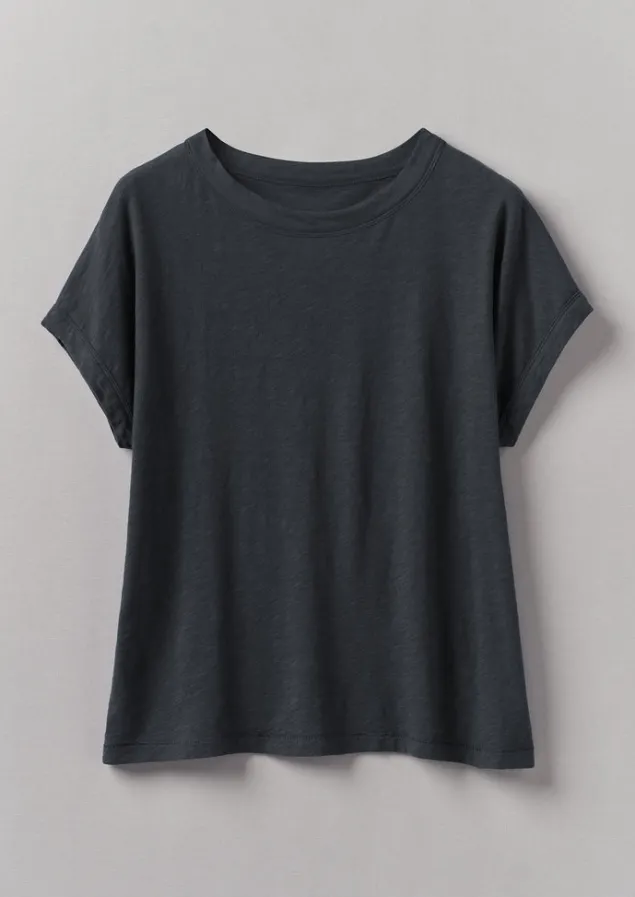 alda_organic_cotton_easy_tee_4-3.webp Jersey | Tops & Tees-TOAST Alda Organic Cotton Easy Tee Coal