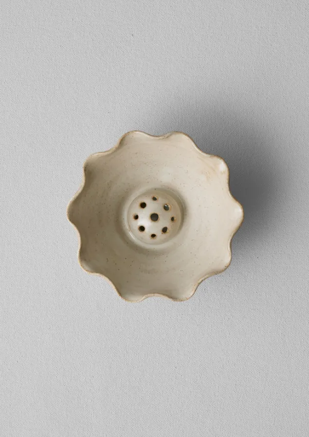 Decorative Pieces | Ceramics-TOAST Alice Passingham Scalloped Flower Frog White