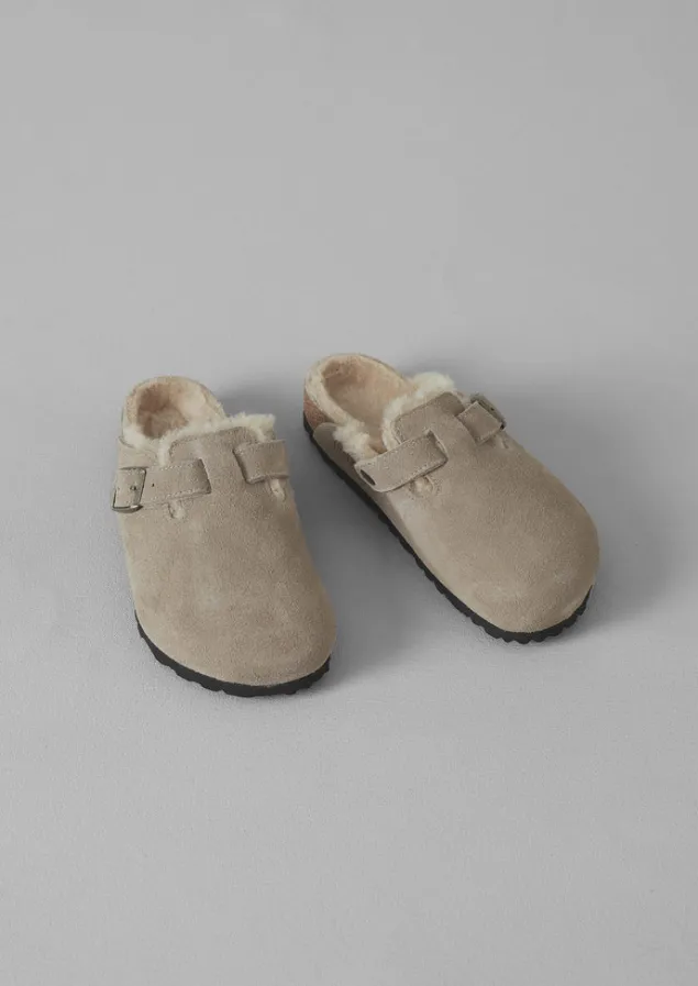 birkenstock_boston_suede_shearling_clogs_5.webp Slippers | Nightwear-TOAST Birkenstock Boston Suede Shearling Clogs Taupe