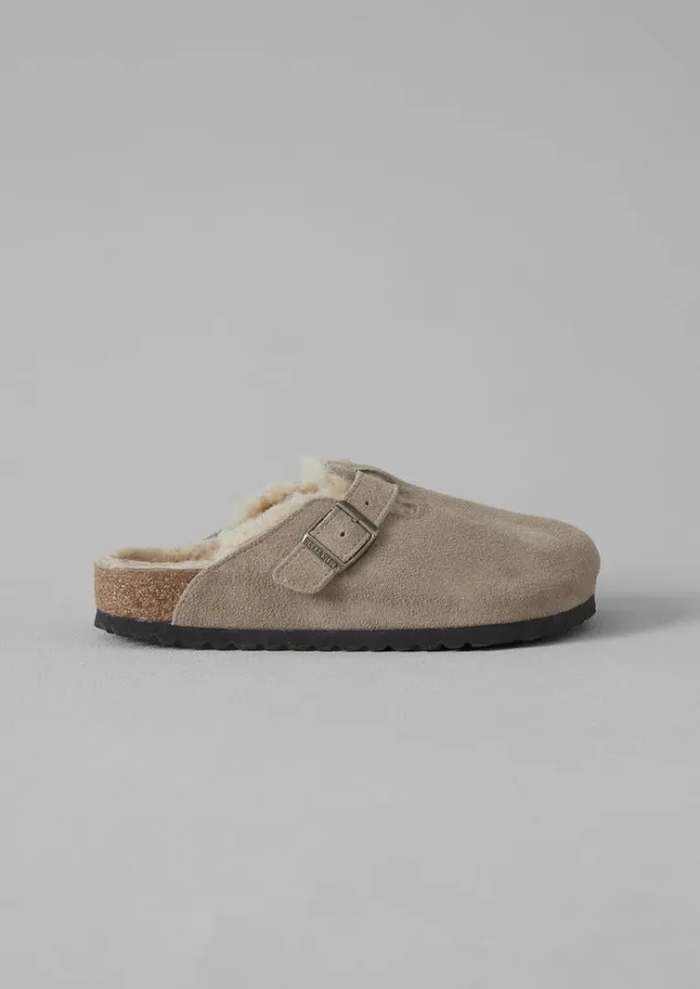birkenstock_boston_suede_shearling_clogs_7.webp Slippers | Nightwear-TOAST Birkenstock Boston Suede Shearling Clogs Taupe