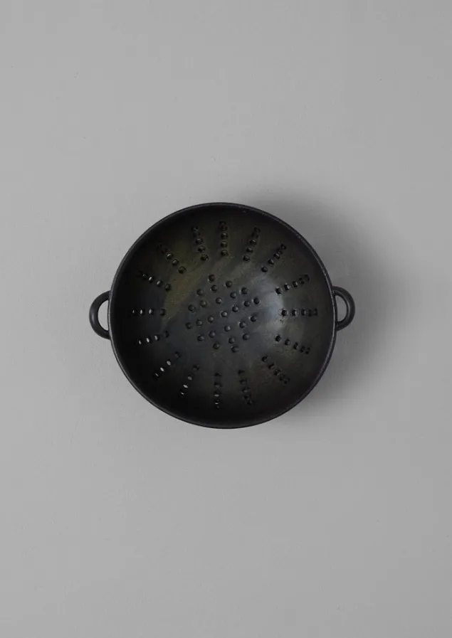 carla_murdoch_berry_colander_7.webp Ceramics | Kitchen-TOAST Carla Murdoch Berry Colander Charcoal