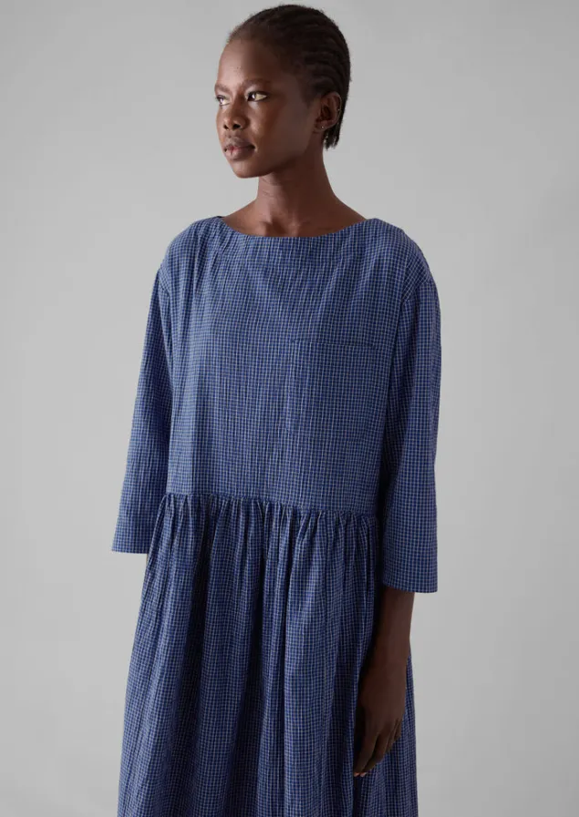 check_crinkle_cotton_boat_neck_dress_10.webp Loungewear | Dresses-TOAST Check Crinkle Cotton Boat Neck Dress Cobalt