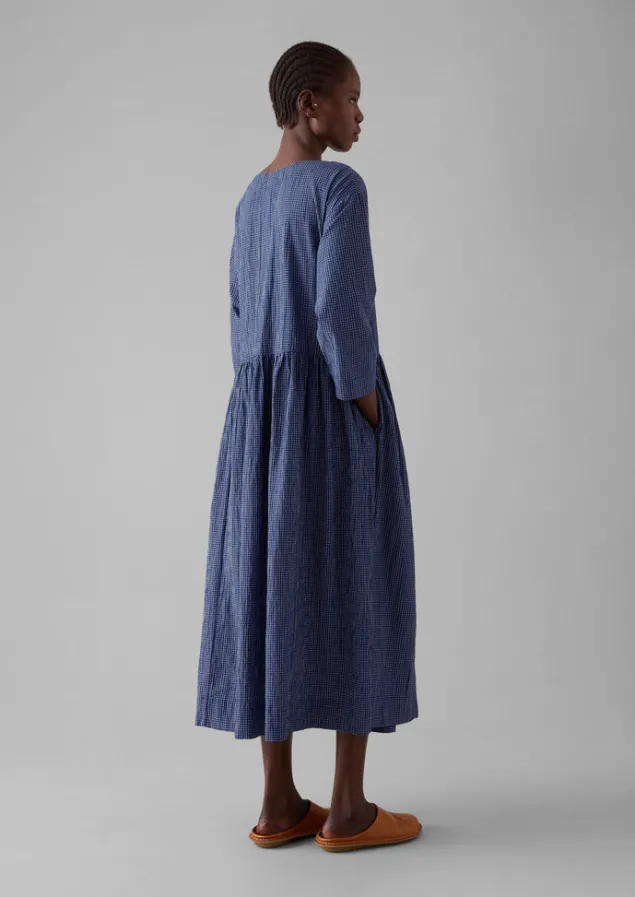 check_crinkle_cotton_boat_neck_dress_3.webp Loungewear | Dresses-TOAST Check Crinkle Cotton Boat Neck Dress Cobalt