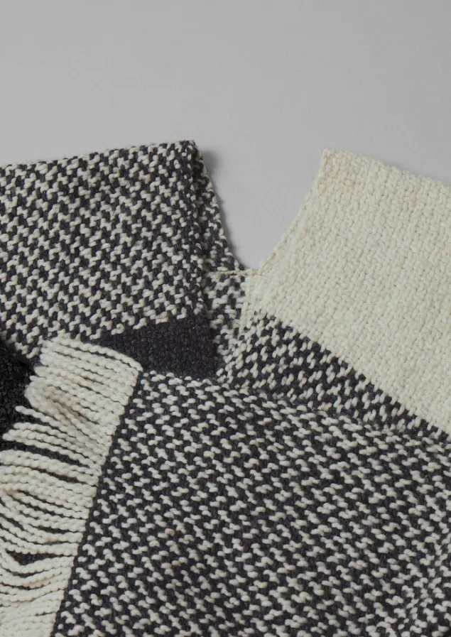 check_merino_blend_wrap_14.webp Hats, Scarves & Gloves | Knitwear-TOAST Check Merino Blend Wrap Slate/Ecru