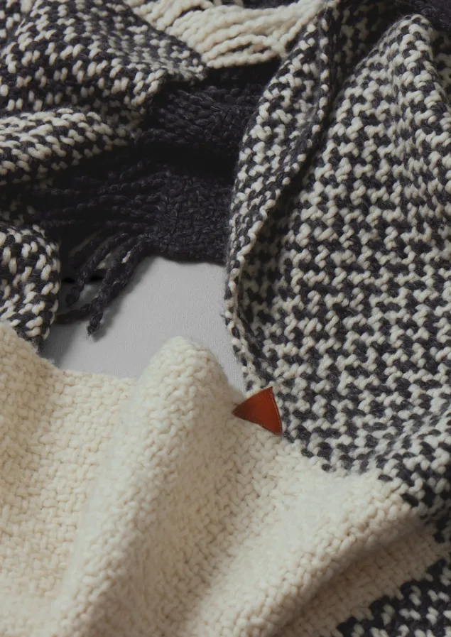 check_merino_blend_wrap_15.webp Hats, Scarves & Gloves | Knitwear-TOAST Check Merino Blend Wrap Slate/Ecru