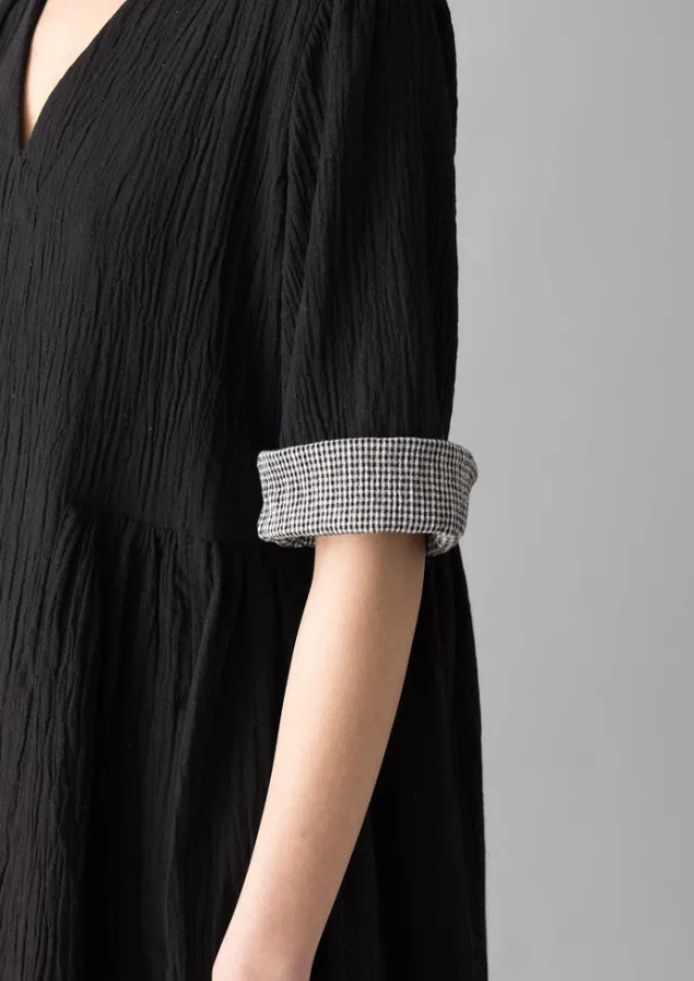 crinkled_cotton_vneck_dress_13.webp Loungewear | Dresses-TOAST Crinkled Cotton V-Neck Dress Black