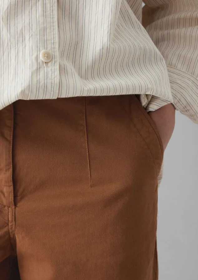 darted_cotton_twill_trousers_4.webp Workwear | Trousers-TOAST Darted Cotton Twill Trousers Russet
