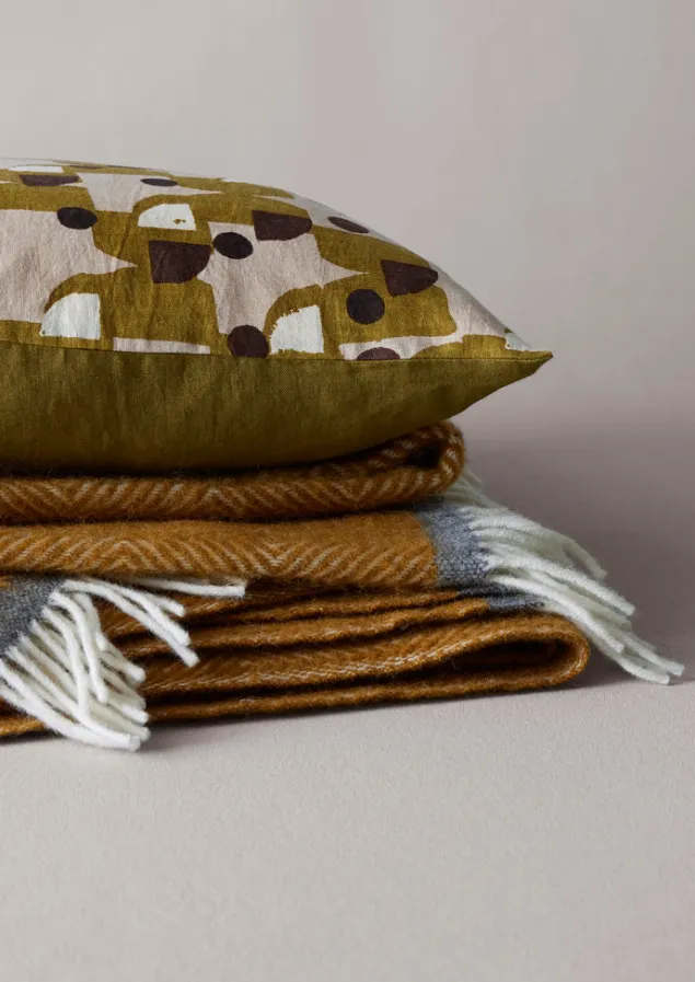 diamond_wool_blanket_5-1.webp Textiles | Blankets & Throws-TOAST Diamond Wool Blanket Caramel/Charcoal