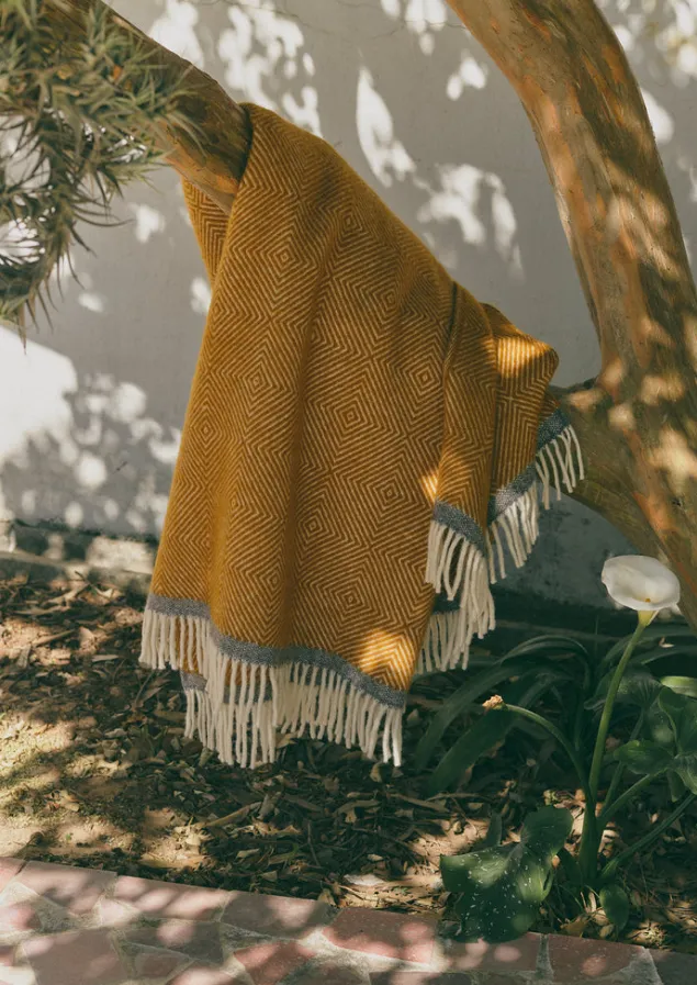 diamond_wool_blanket_8-1.webp Textiles | Blankets & Throws-TOAST Diamond Wool Blanket Caramel/Charcoal