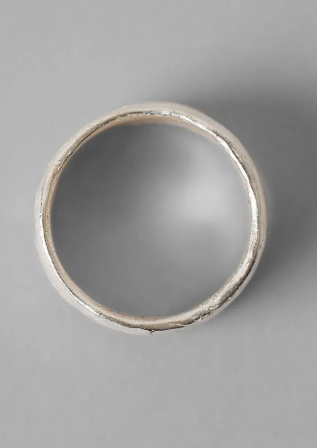 emily_nixon_sculptural_rock_ring_2.webp Jewellery-TOAST Emily Nixon Sculptural Rock Ring Silver