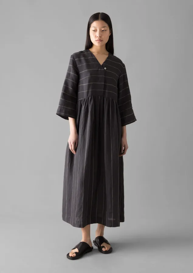 fine_stripe_linen_vneck_dress_11.webp Linen | Loungewear-TOAST Fine Stripe Linen V-Neck Dress Onyx