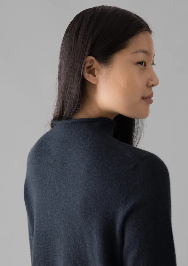 fine_wool_cashmere_half_sleeve_sweater_9-2.webp Cashmere | Knitwear-TOAST Fine Wool Cashmere Half Sleeve Sweater DarkestNavy