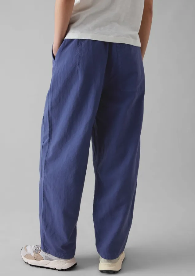 garment_dyed_cotton_linen_canvas_trousers_3.webp Linen | Trousers-TOAST Garment Dyed Cotton Linen Canvas Trousers Indigo