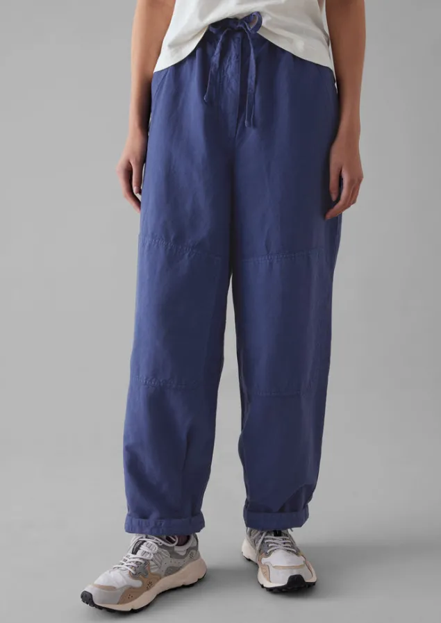 garment_dyed_cotton_linen_canvas_trousers_4.webp Linen | Trousers-TOAST Garment Dyed Cotton Linen Canvas Trousers Indigo