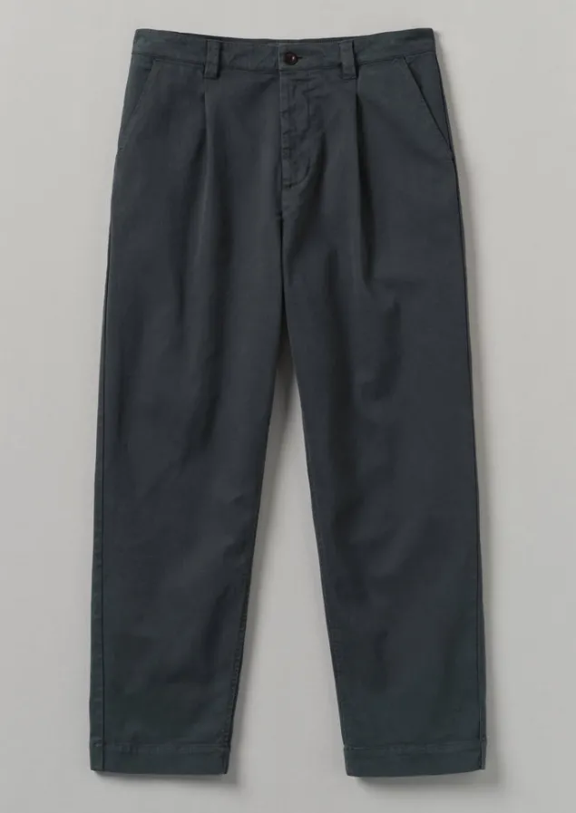 garment_dyed_cotton_pleat_trousers_4.webp Workwear | Trousers-TOAST Garment Dyed Cotton Pleat Trousers Charcoal