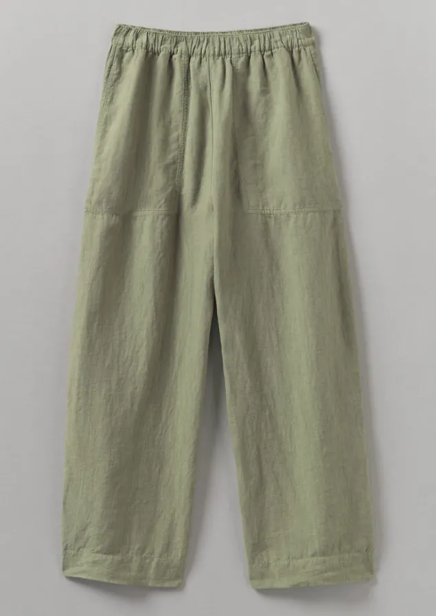 garment_dyed_linen_barrel_leg_trousers_6-1.webp Linen | Loungewear-TOAST Garment Dyed Linen Barrel Leg Trousers Salvia