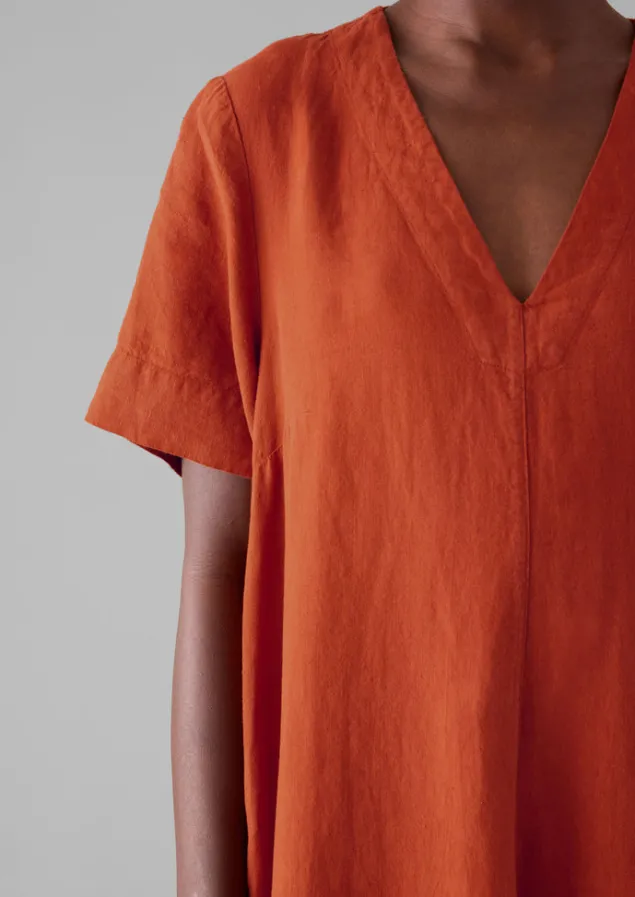 garment_dyed_linen_vneck_dress_6-1.webp Linen | Loungewear-TOAST Garment Dyed Linen V-Neck Dress RooibosRed