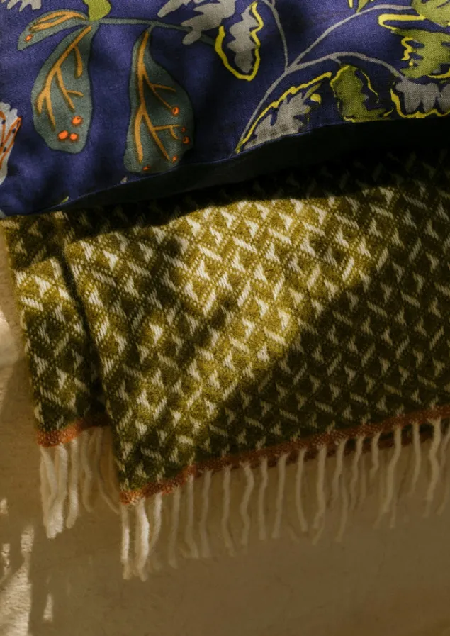 geo_diamond_wool_blanket_2-1.webp Textiles | Blankets & Throws-TOAST Geo Diamond Wool Blanket Olive/SoftCoral