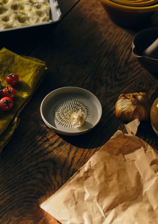 jynsym_ong_pestle_and_mortar_2.webp Ceramics | Kitchen-TOAST Jynsym Ong Pestle and Mortar RedClay