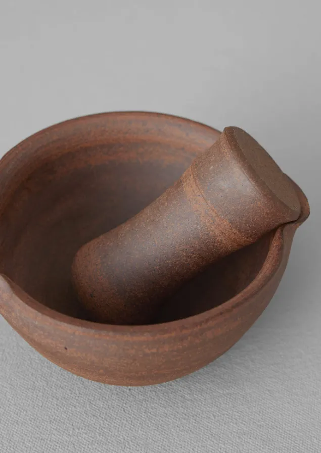 jynsym_ong_pestle_and_mortar_4.webp Ceramics | Kitchen-TOAST Jynsym Ong Pestle and Mortar RedClay