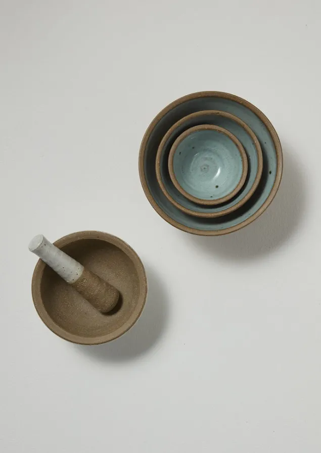 leach_pottery_pestle_and_mortar_10.webp Ceramics | Kitchen-TOAST Leach Pottery Pestle and Mortar Chalk