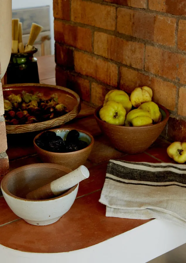leach_pottery_pestle_and_mortar_11-1.webp Ceramics | Kitchen-TOAST Leach Pottery Pestle and Mortar Chalk