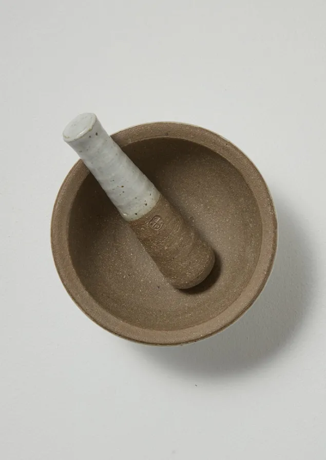 leach_pottery_pestle_and_mortar_8.webp Ceramics | Kitchen-TOAST Leach Pottery Pestle and Mortar Chalk