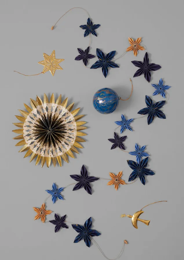 marbled_star_paper_garland_2.webp Christmas Decorations-TOAST Marbled Star Paper Garland MixedBlues/Gold