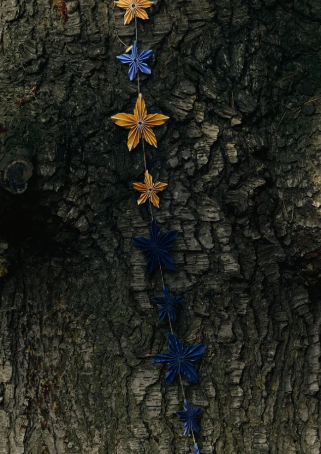 marbled_star_paper_garland_3.webp Christmas Decorations-TOAST Marbled Star Paper Garland MixedBlues/Gold
