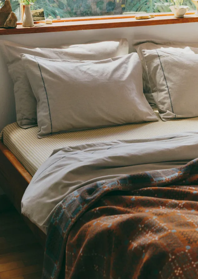melin_tregwynt_welsh_blanket_10-3.webp Textiles | Blankets & Throws-TOAST Melin Tregwynt Welsh Blanket Rust/Topaz