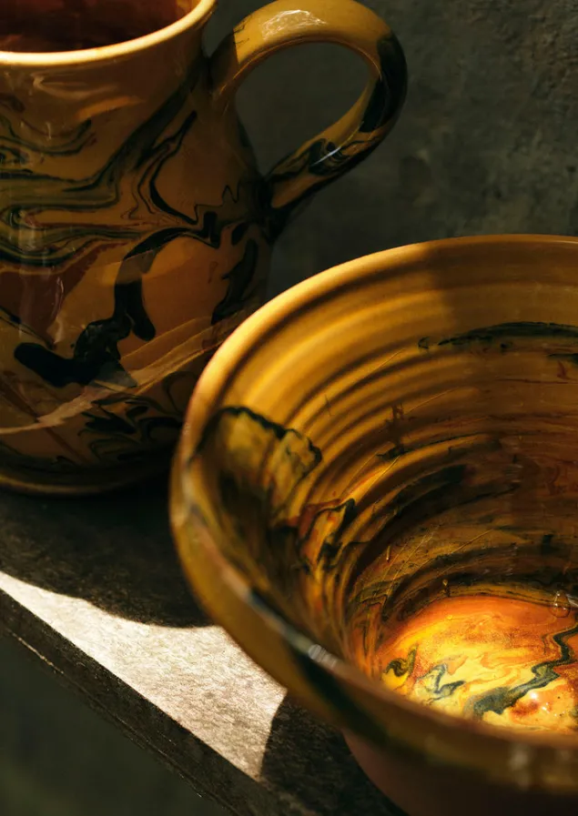 poterie_barbotine_marbled_pouring_bowl_4.webp Ceramics | Tableware-TOAST Poterie Barbotine Marbled Pouring Bowl Honey