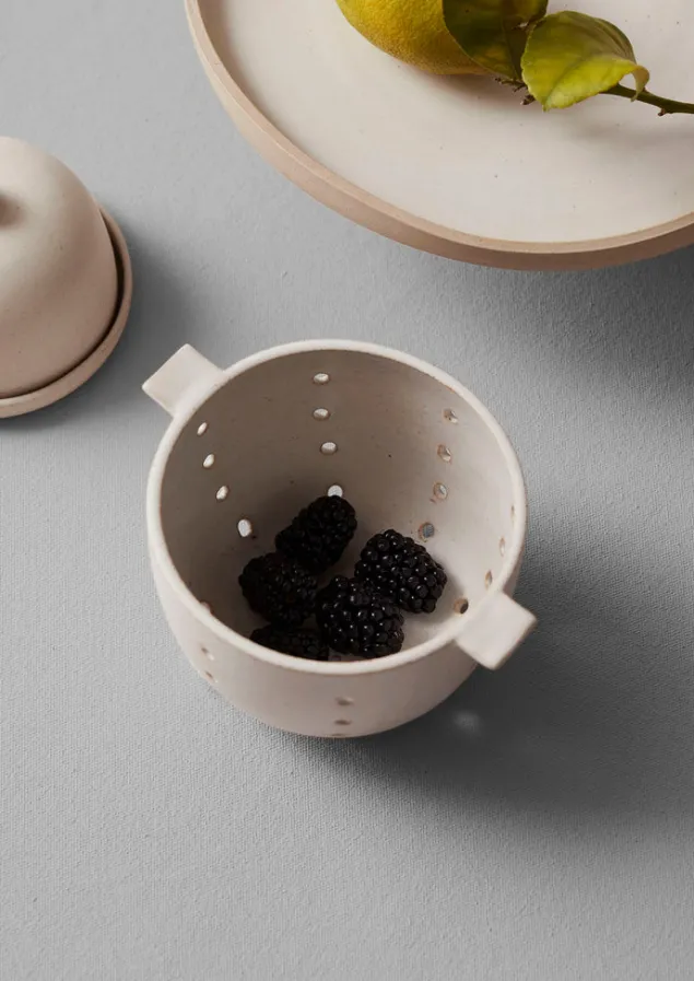 rebecca_williams_berry_colander_1.webp Ceramics | Kitchen-TOAST Rebecca Williams Berry Colander MatteWhite