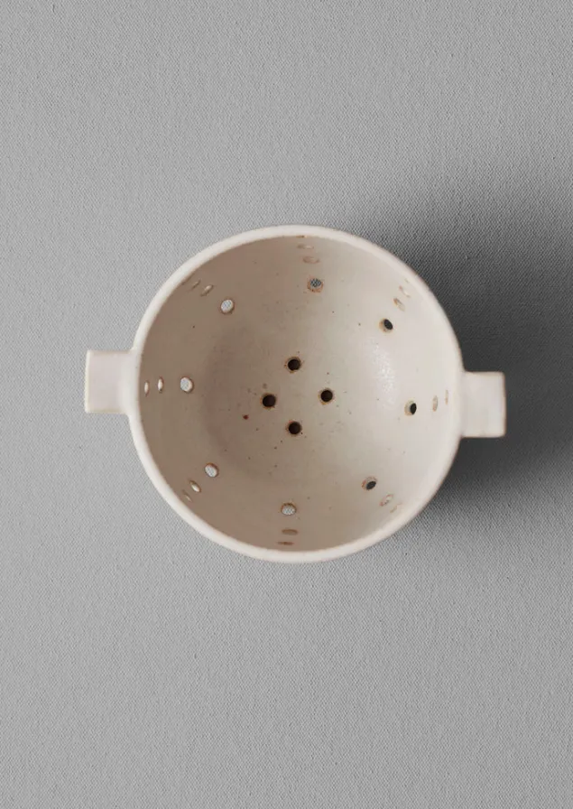 rebecca_williams_berry_colander_2.webp Ceramics | Kitchen-TOAST Rebecca Williams Berry Colander MatteWhite