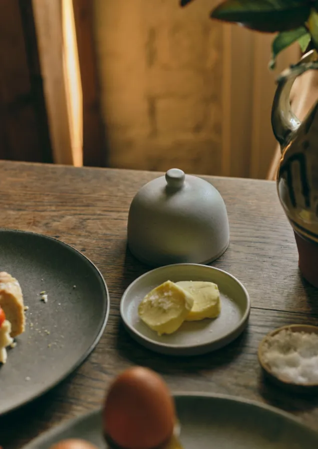 rebecca_williams_butter_dish_6.webp Ceramics | Kitchen-TOAST Rebecca Williams Butter Dish MatteWhite