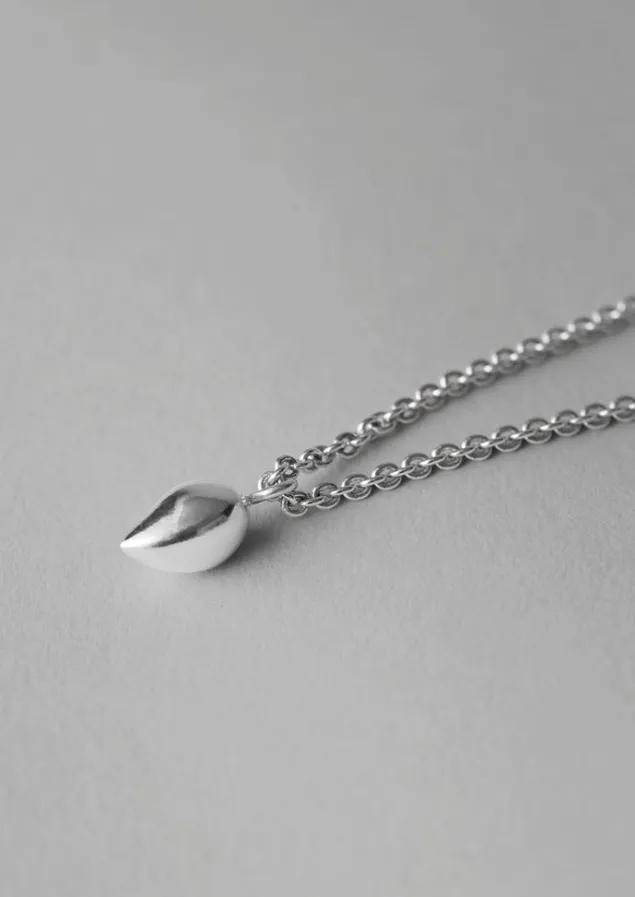 sally_lacock_pod_pendant_necklace_4.webp Jewellery-TOAST Sally Lacock Pod Pendant Necklace Silver