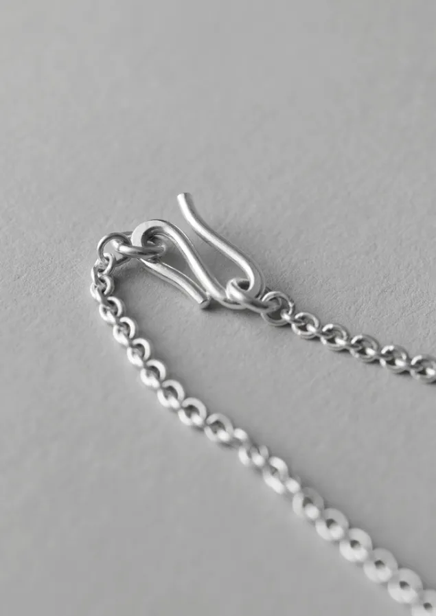 sally_lacock_pod_pendant_necklace_5.webp Jewellery-TOAST Sally Lacock Pod Pendant Necklace Silver