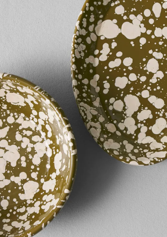 splatter_enamel_platter_16.webp Outdoor | Kitchen-TOAST Splatter Enamel Platter Olive/Ecru