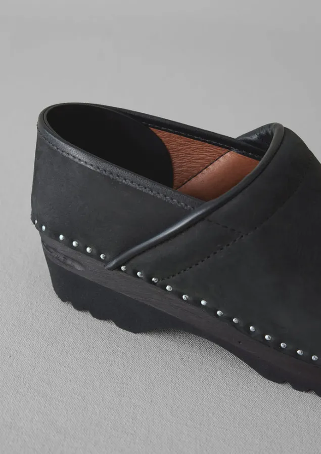 troentorp_nubuck_closed_clogs_2.webp Shoes-TOAST Troentorp Nubuck Closed Clogs Black