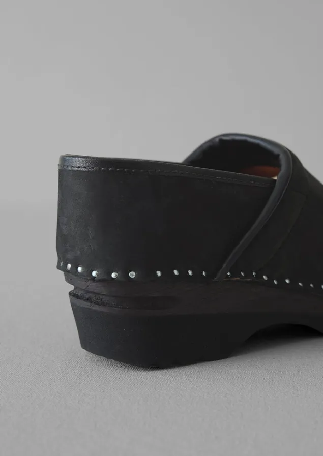 troentorp_nubuck_closed_clogs_3.webp Shoes-TOAST Troentorp Nubuck Closed Clogs Black