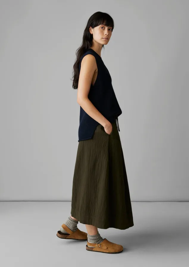vneck_linen_cotton_knitted_tank_10-1.webp Linen | Loungewear-TOAST V-Neck Linen Cotton Knitted Tank DarkNavy
