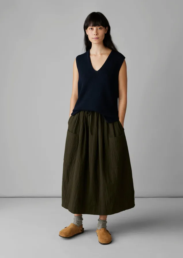vneck_linen_cotton_knitted_tank_9-1.webp Linen | Loungewear-TOAST V-Neck Linen Cotton Knitted Tank DarkNavy