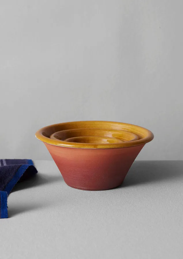 willow_pottery_nesting_bowls_5.webp Ceramics | Kitchen-TOAST Willow Pottery Nesting Bowls Terracotta/Ochre