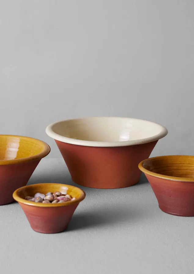 willow_pottery_salad_bowl_3.webp Ceramics | Tableware-TOAST Willow Pottery Salad Bowl Terracotta/Ecru