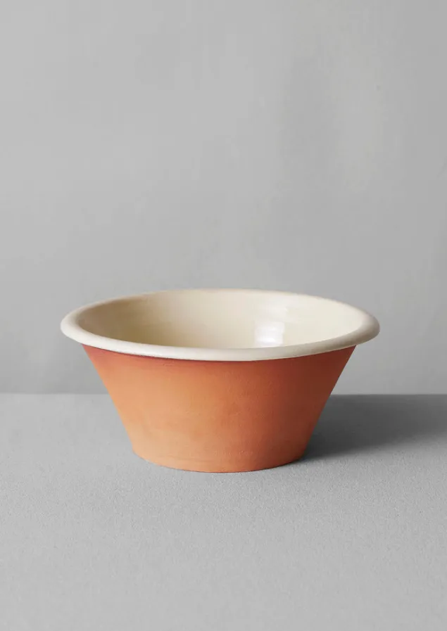 willow_pottery_salad_bowl_5.webp Ceramics | Tableware-TOAST Willow Pottery Salad Bowl Terracotta/Ecru