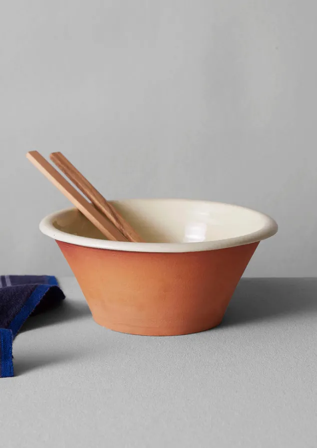willow_pottery_salad_bowl_7.webp Ceramics | Tableware-TOAST Willow Pottery Salad Bowl Terracotta/Ecru